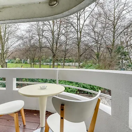 3 Bedroom With Balconies Apartment Paris