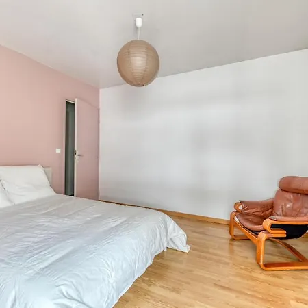 3 Bedroom With Balconies * Paris